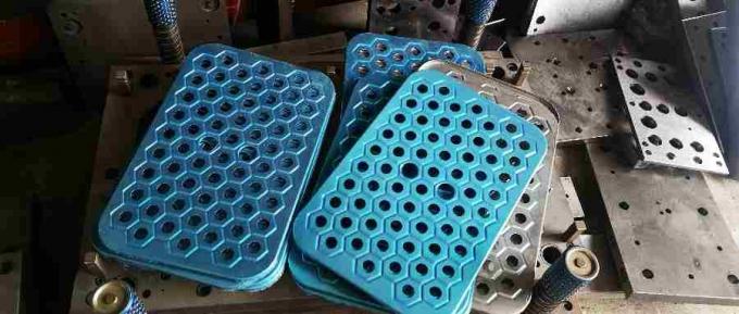 Manufacturers supply punching iron plate galvanized hexagonal punching mesh hexagonal punching plate 0