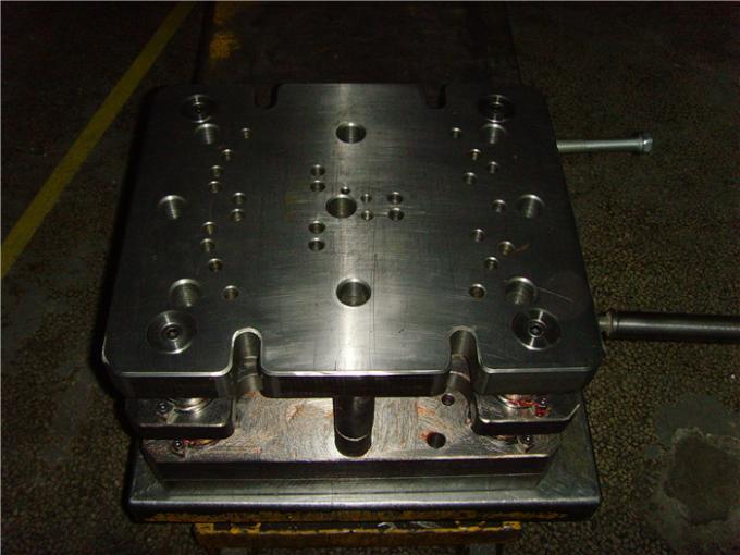 Automotive Gasket 3 Row Progressive Die Stamping , Precision Metal Stamping Parts 0